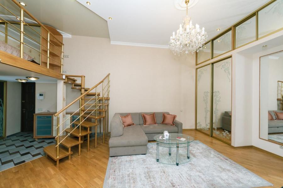 Stylish two-level flat 2 min from Khreschatyk Kiew Exterior foto