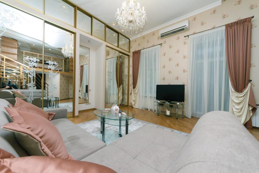 Stylish two-level flat 2 min from Khreschatyk Kiew Exterior foto